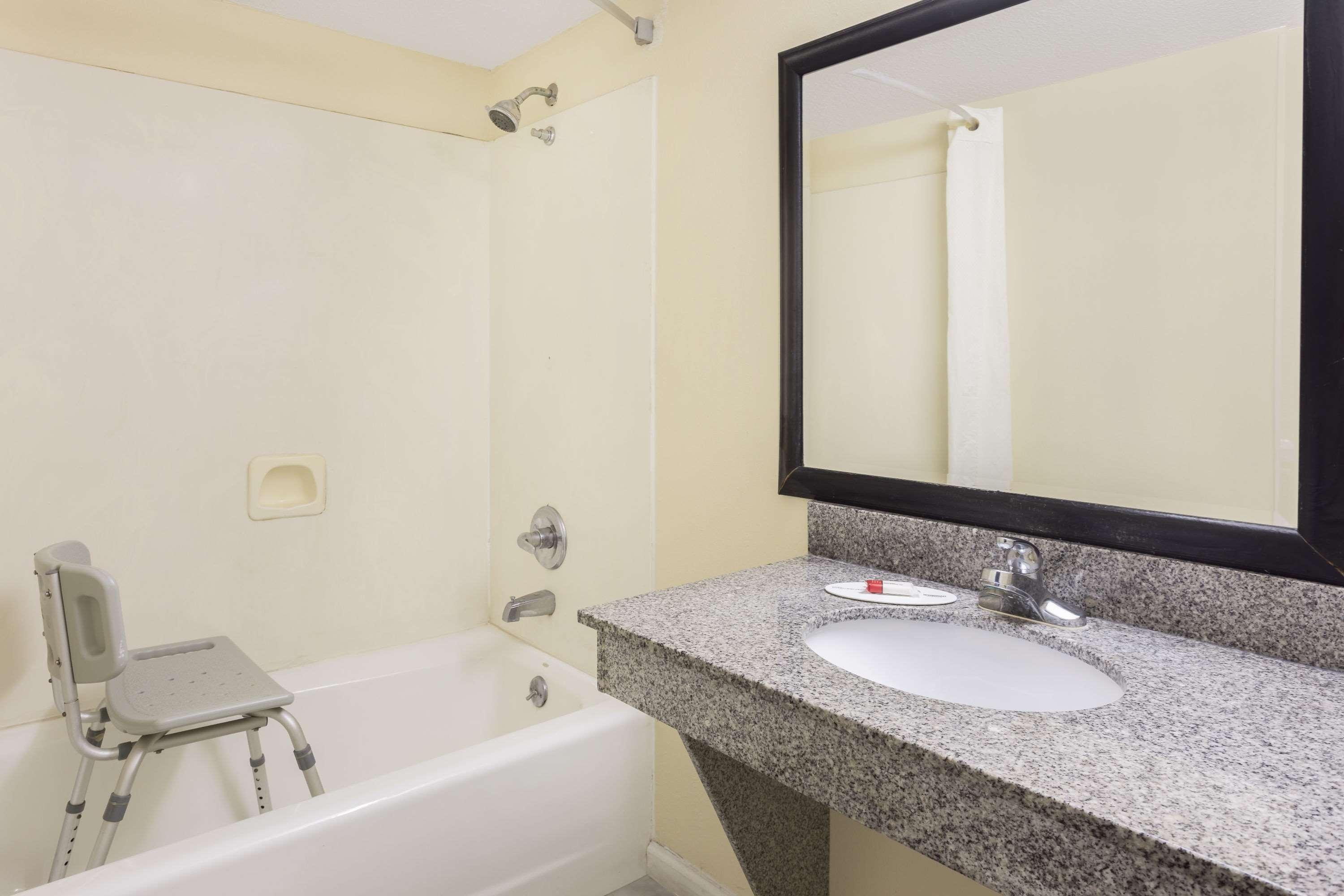 Super 8 By Wyndham Decatur/lithonia/atl Area